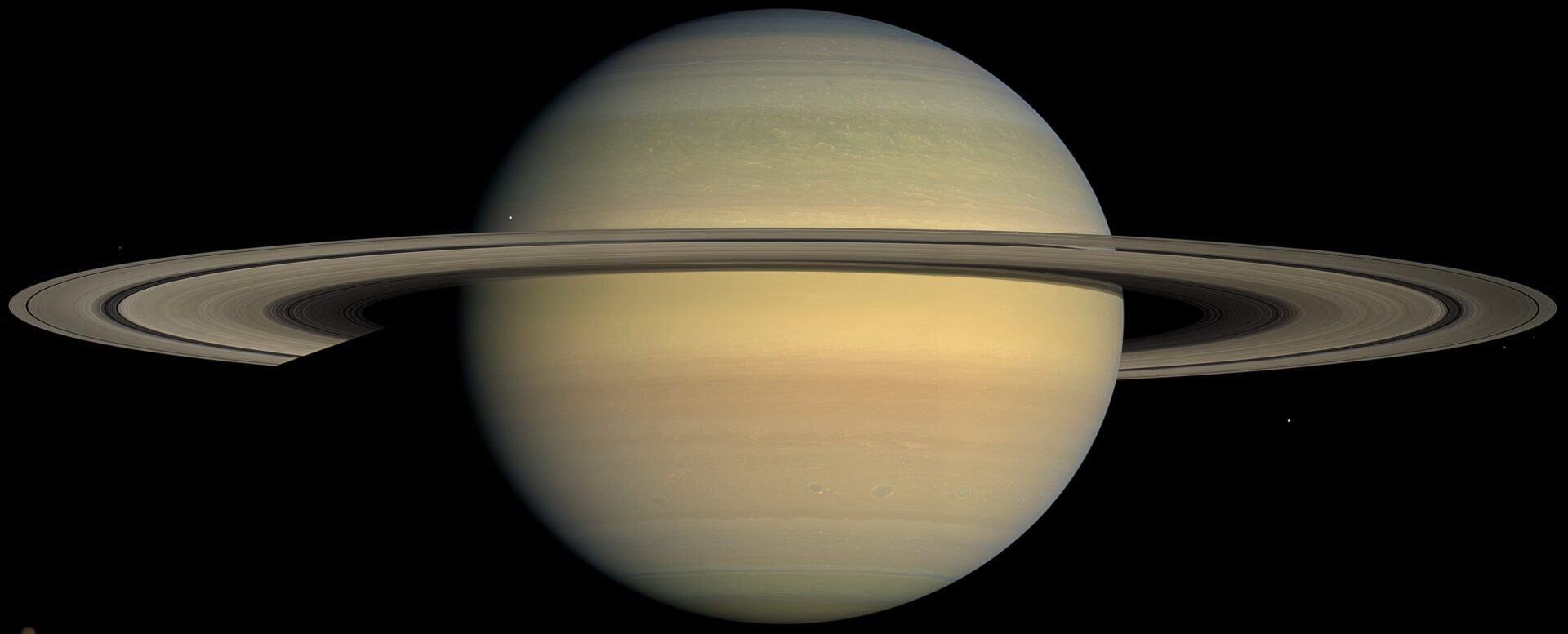 Saturn z pierścieniami - NASA