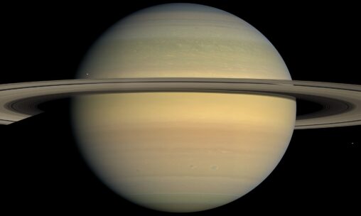 Saturn z pierścieniami - NASA