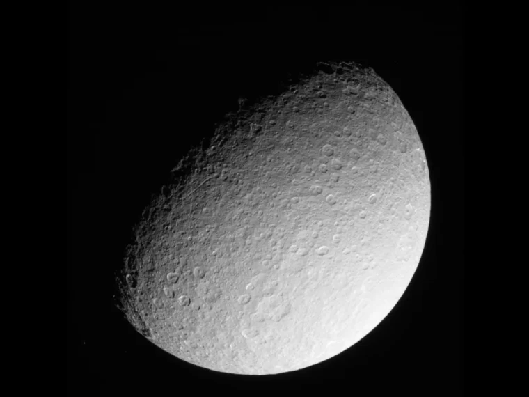 Rhea księżyc Saturna